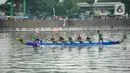 Dalam festival perahu naga ini, ada dua kategori yang dilombakan yaitu kategori open dan lokal dengan jarak 250 meter. (merdeka.com/Arie Basuki)