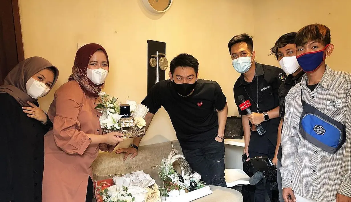 "Sebenarnya seperti yang aku bilang di awal, kalau nggak mungkin aku mengenalkan seseorang, apalagi maksudnya di umur yang sekarang, di tahap yang sekarang, nggak mungkin aku mengenalkan seseorang sebagai pasanganku kalau bukan untuk sesuatu yang serius, gitu," ungkap Ifan. (Instagram/ifanseventeen)