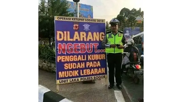 6 Spanduk Imbauan Keselamatan Ini Kocak, Bikin Ketawa