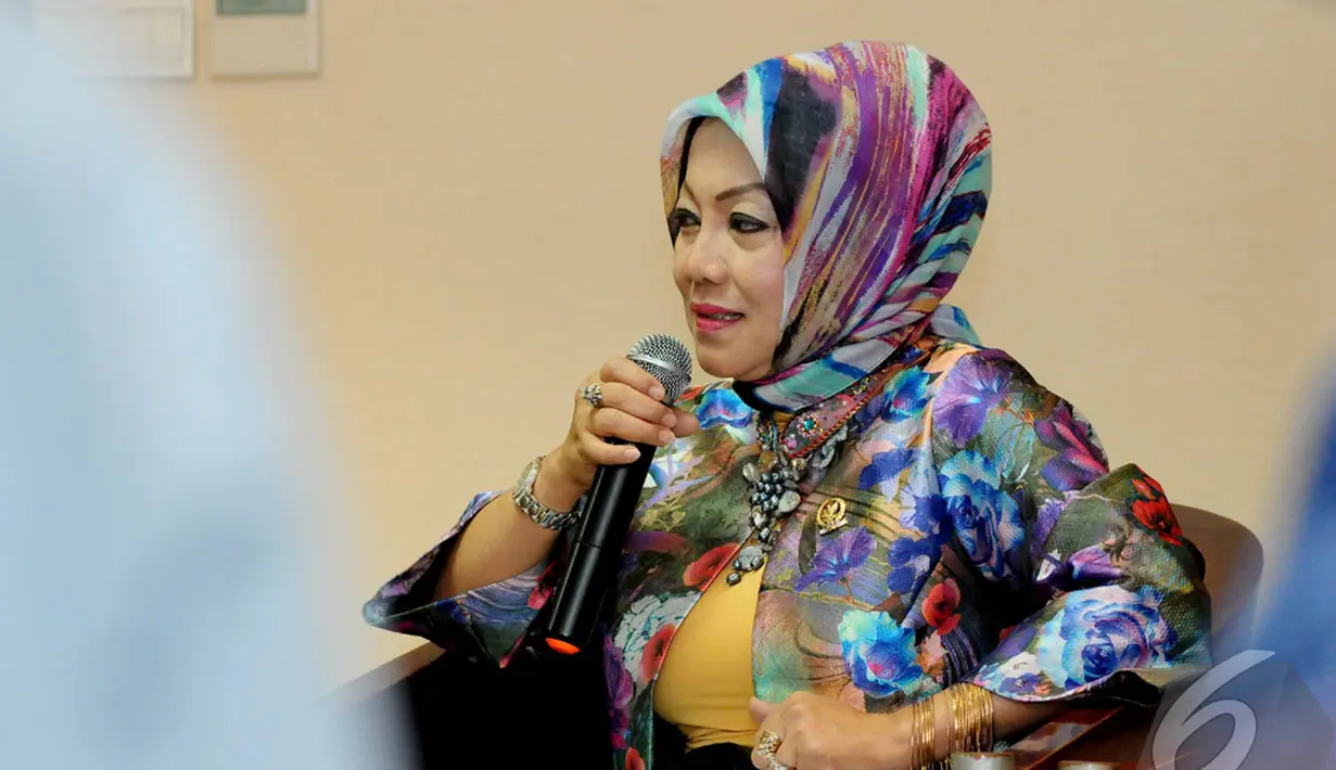 Dra Ir Hj Eni Sumarni, Mkes (Senator asal Jawa Barat) mendukung Pilkada langsung hanya saja katanya, perlu perbaikan-perbaikan mendasar, Jakarta, Rabu (15/10/2014) (Liputan6.com/Andrian M Tunay)