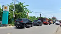 Ujung Kemacetan di Jalan Arteri Menuju Pelabuhan Merak. (Minggu, 07/04/2024). (Yandhi Deslatama/Liputan6.com).