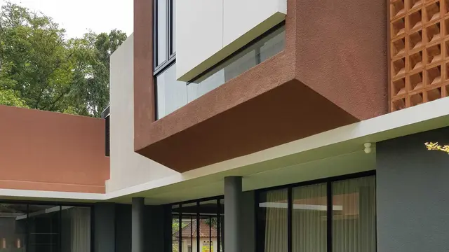 Inspirasi Desain Unik Rumah Tropis dengan Material Mudah Didapat