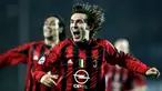 Andrea Pirlo. Gelandang berusia 42 tahun yang pensiun di New York City pada Januari 2018 ini pernah 3 musim memperkuat Inter Milan mulai 1998/1999 hingga 2000/2001. Pada awal musim 2001/2002 ia hijrah ke AC Milan dan bertahan selama 10 musim hingga 2010/2011. (AFP/Filippo Monteforte)