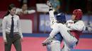 Atlet taekwondo Indonesia, Mariska Halinda, saat melawan wakil Lebanon, Laetitia Aoun, pada babak perdelapan final Asian Games di JCC, Jakarta, Senin (20/8/2018). Mariska Halinda kalah poin 22-23 dari Laetitia Aoun. (Bola.com/Peksi Cahyo)