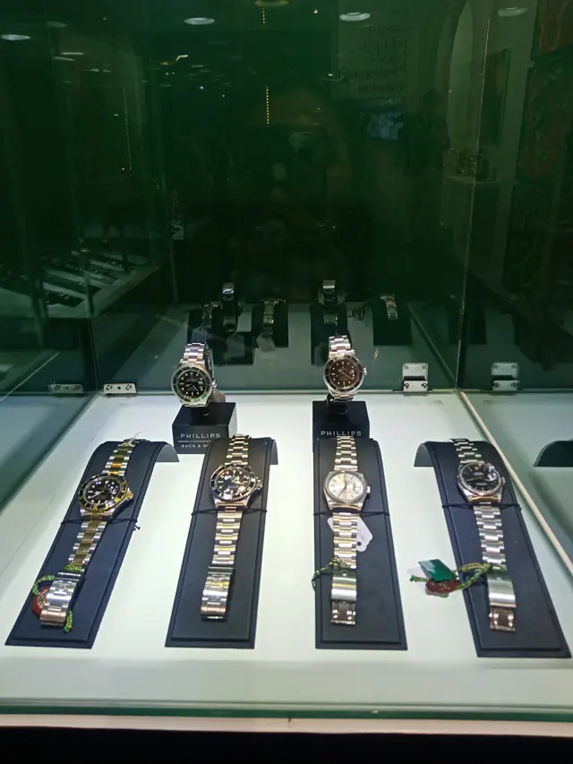 Seni Kontemporer dalam Koleksi Jam Tangan Mewah dan Perhiasan Berkelas