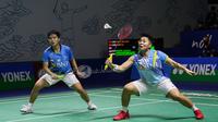 Pebulu tangkis ganda putri Indonesia, Apriyani Rahayu/Siti Fadia Silva saat bertanding melawan ganda putri China, Zhang Shuxian/Zheng Yu pada babak 16 besar Indonesia Open 2022 di Istora Senayan, Jakarta, Kamis (16/6/2022) petang WIB. (Bola.com/Bagaskara Lazuardi)