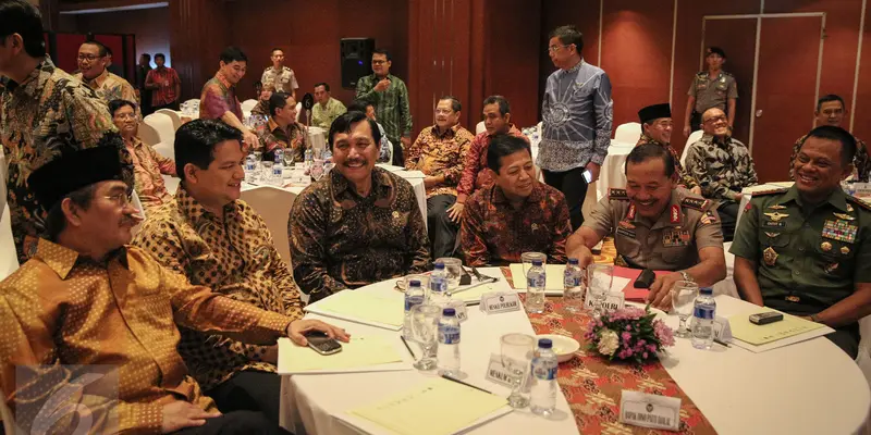 20151016-Menkopolhukam Luhut Kumpul Bareng Sejumlah Pimpinan Parpol-Jakarta