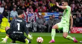 Ferran Torres sukses menjadi pahlawan setelah gol semata wayangnya membawa Barcelona menaklukkan Atletico Madrid dalam laga leg kedua semifinal Copa del Rey 2024/2025 di Metropolitano, Kamis (03/04/2025) dini hari WIB. (AP Photo/Manu Fernandez)