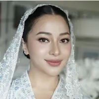 Tepat penghujung bulan Juli, Nikita Willy menggelar tasyakuran 4 bulan kehamilannya. [@evalovira].