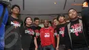 Paul Parker menyempatkan berfoto bersama dengan fans usai konferensi pers di Jakarta (Liputan6.com/Helmi Fithriansyah)