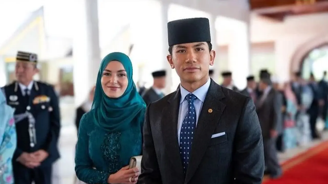 6 Gaya Anisha Rosnah yang Semakin Santun dalam Balutan Baju Kurung dan Hijab setelah Menikah dengan Pangeran Mateen