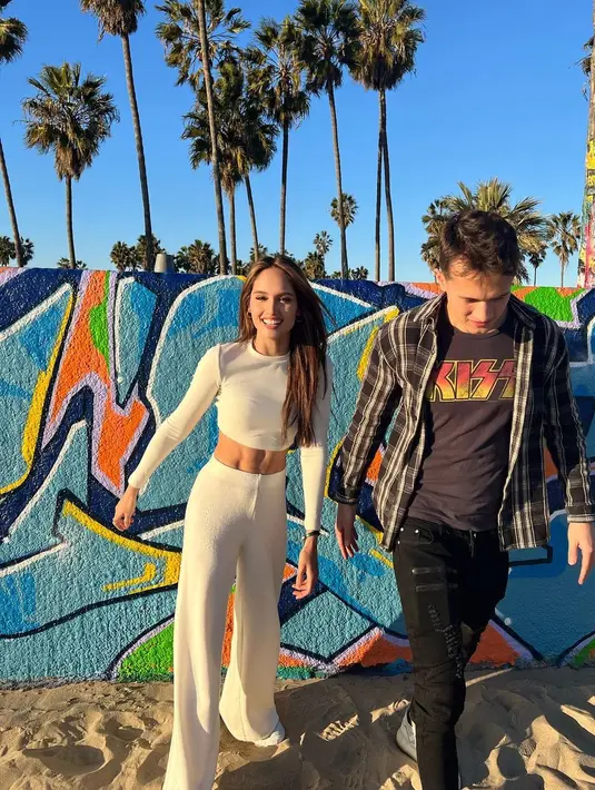 Tak hanya parasnya, penampilan Cinta dan Arya yang serasi juga tak luput dari perhatian. [Foto: IG/claurakiehl].