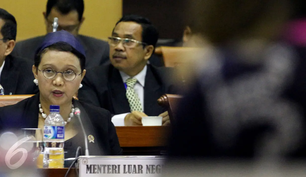 Menlu Retno Lestari Marsudi melakukan Raker dengan Komisi I DPR RI, Jakarta, (9/2). Raker juga membahas Evaluasi pencapaian Prog. Kerja Kemenlu TA 2015, Rencana Prog. Kerja Kemenlu TA 2016 serta Isu di bidang Luar Negeri. (Liputan6.com/JohanTallo)