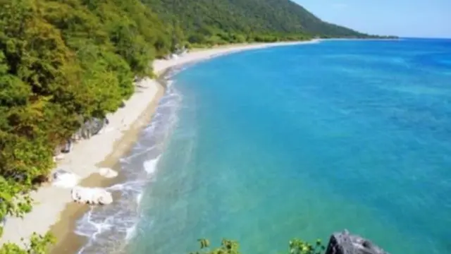 Pantai Watu Pajung di Kabupaten Manggarai Timur, NTT