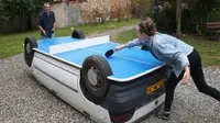 Seniman Ini Sulap Mobil Rongsokan Jadi Meja Ping-Pong