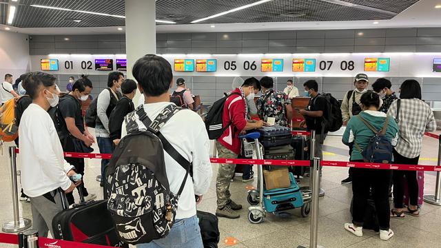 Proses repatriasi WNI dari Kamboja korban penipuan lowongan kerja. (Dok: Kemlu RI)