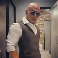 Deddy Corbuzier dan ngegym seolah tak terpisahkan. Ia punya teori aneh soal ngegym, bahwa kondisi muka salah satu indikator keseriusan dalam melatih fisik. (Foto: Dok. Instagram @mastercorbuzier)
