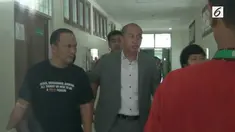 Setelah menjalani proses assessmen di Kantor BNN pusat artis Iwa K akhir mulai menjalani rehabilitasi di RSKO Jakarta. Diantar pengacaranya Iwa K datang ke RSKO dan menolak diwawancarai wartawan.