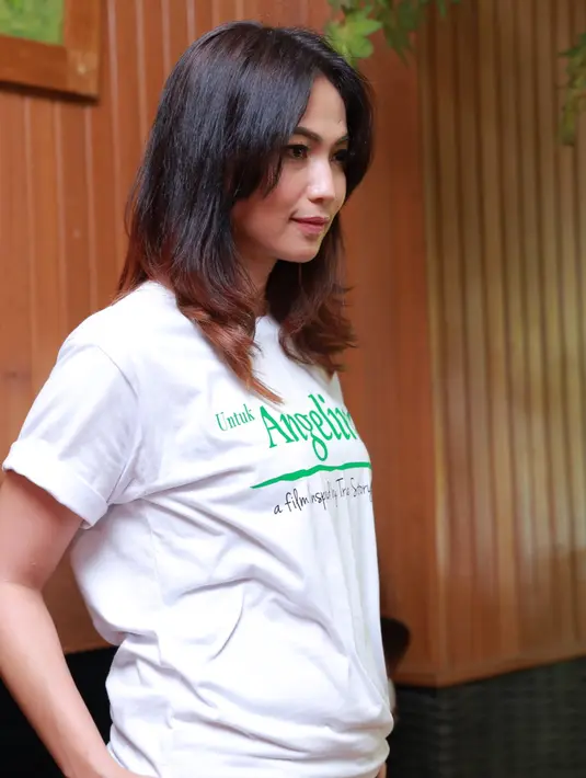 Melakoni peran sebagai sosok Hamidah memang Kinaryosih tak alami kesulitan, namun ia selalu menangis jika membahas kisah tragis bocah kecil tersebut. Kinar mengatakan kepada Hamidah jika film ini didedikasikan untuk anaknya. (Galih W. Satria/Bintang.com)