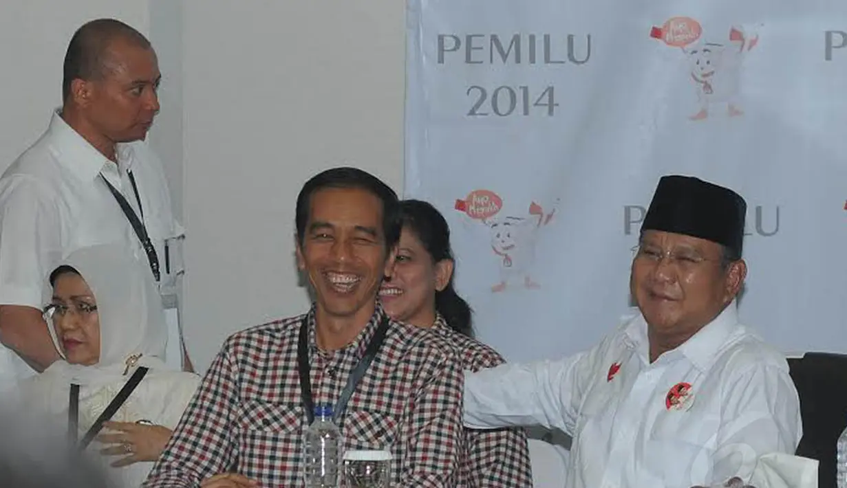 Minggu (01/06/14) Jokowi dan Prabowo bertemu di Gedung KPU untuk mengambil nomor yang akan digunakan pada Pilpres 2014 (Liputan6.com/Herman Zakharia)