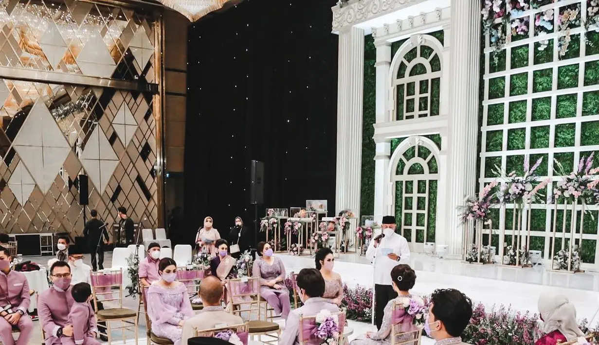 Aurel Hermansyah didampingi oleh keluarganya, baik Krisdayanti maupun pasangan Anang dan Ashanty. [Foto: Instagram/attahalilintar]
