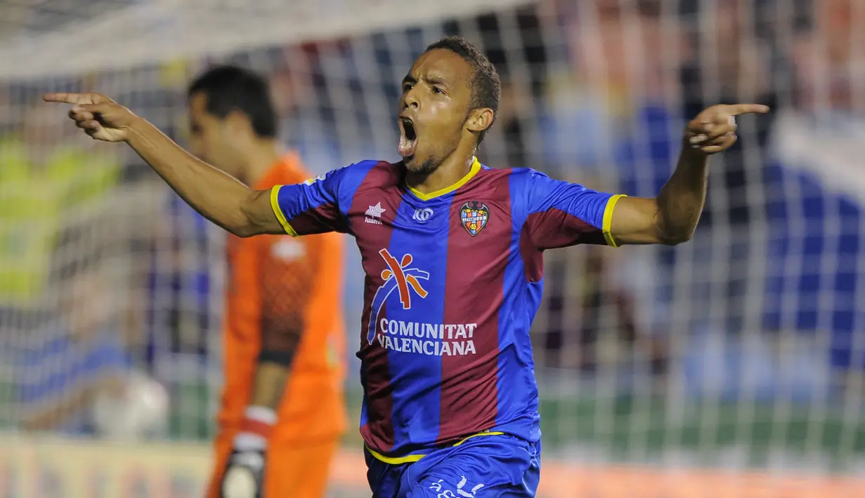Valmiro Lopes Rocha. Pemain asal Cape Verde ini akrab dengan panggilan Valdo. Telah memperkuat 5 klub di La Liga, Real Madrid, Osasuna, Espanyol, Malaga dan Levante mulai musim 2001/02 hingga 2012-13 dengan mencetak 34 gol. (AFP/Jose Jordan)