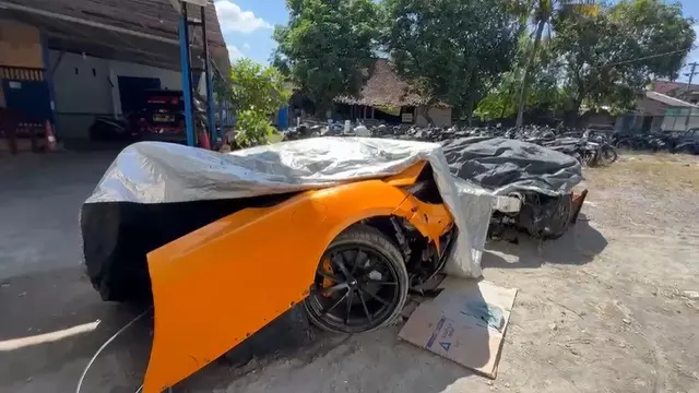 McLaren milik YouTuber Andra terbelah dua