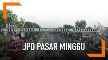 Jembatan penyebrangan orang Pasar Minggu sudah 3 tahun mangkrak. Hingga kini JPO masih ditutup dan belum diperbaiki.