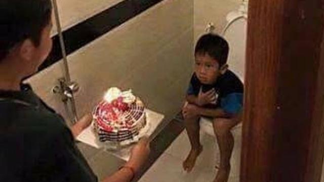 Bikin Gagal Paham, Ini Tingkah Nyeleneh Orang Saat Masuk ke Toilet