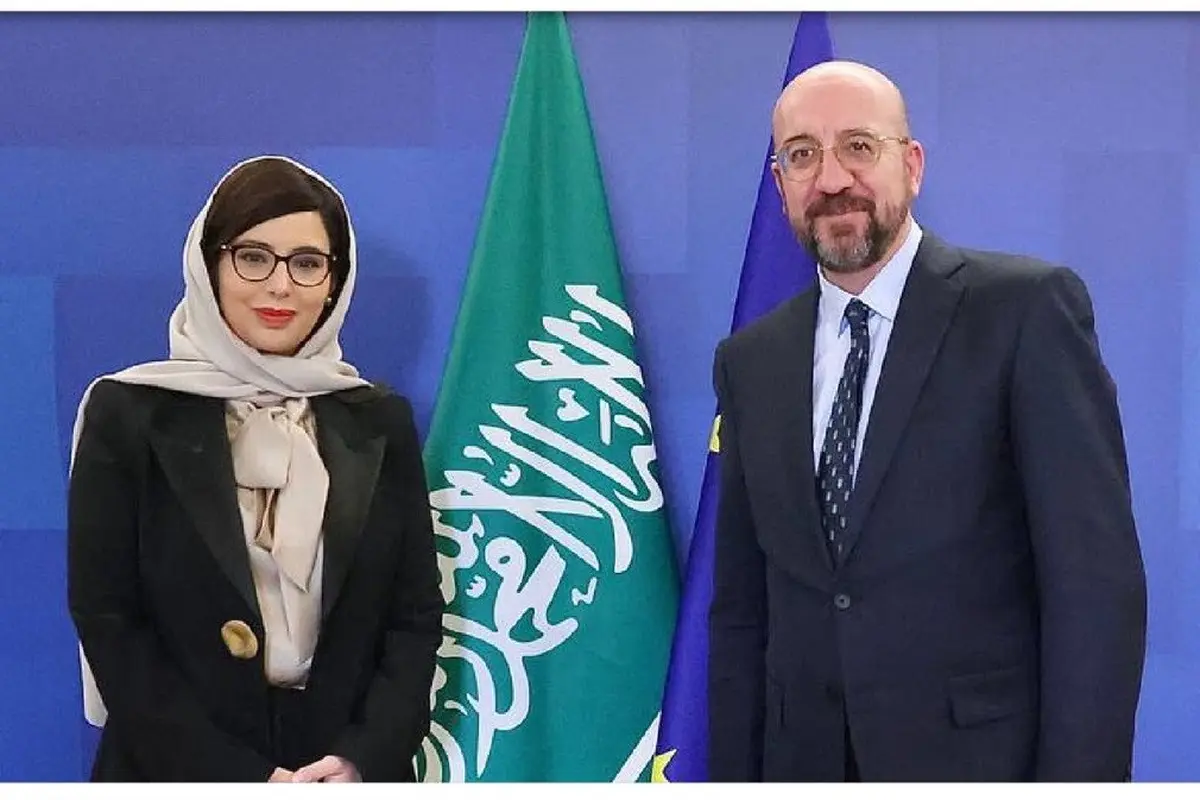 Duta Besar Arab Saudi untuk Uni Eropa Haifa al-Jedea saat menyerahkan mandatnya kepada Presiden Dewan Eropa Charles Michel. (Dok. Kemlu Arab Saudi)