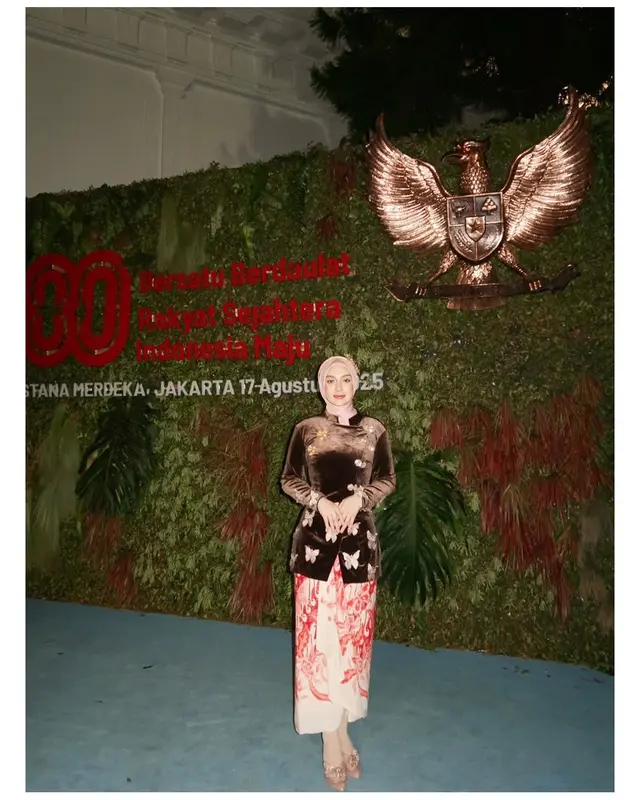 Tampil berhijab dan pakai kebaya di HUT RI ke-80, 6 potret Celine Evangelista yang anggun dan manis
