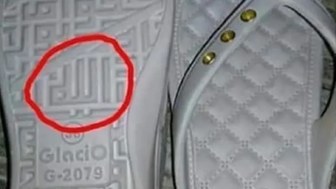 OMG! Ada Alas Sandal Jepit Berlafadz Allah!