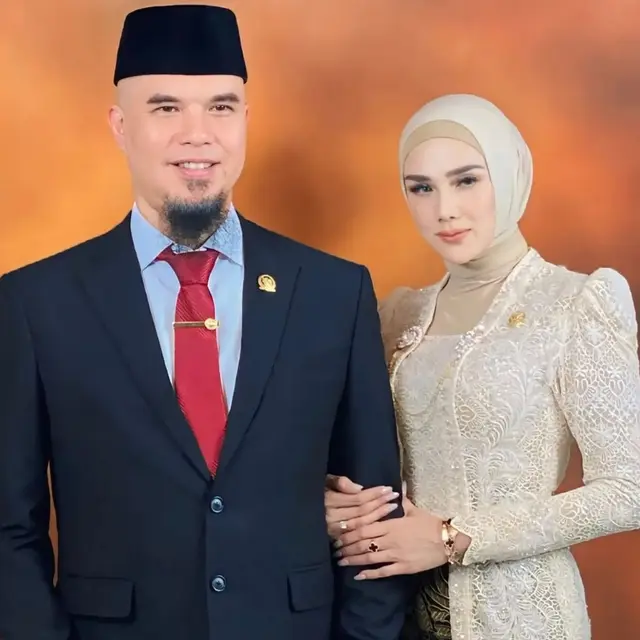 Model Cincin Bunga Hitam Tren Terbaru 2025, Pilihan Mulan Jameela Curi Perhatian