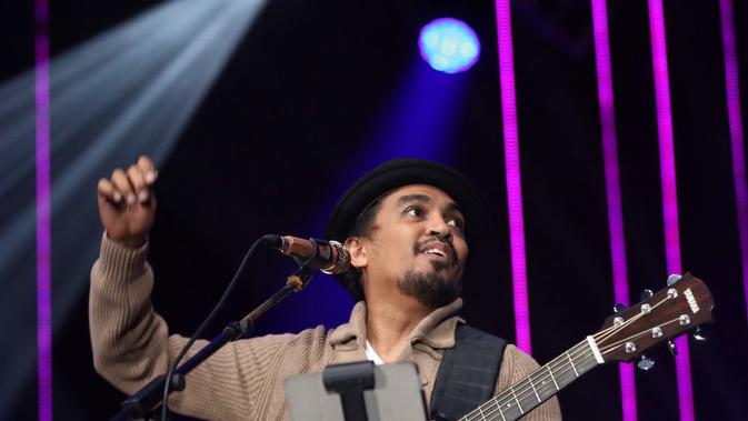 Glenn Fredly Gagas Tribut untuk Sang Komposer Deddy Dores 
