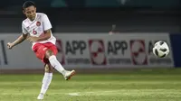 Gelandang Indonesia, Evan Dimas, saat pertandingan melawan Laos pada laga Asian Games di Stadion Patriot, Jawa Barat, Jumat (17/8/2018). Indonesia menang 3-0 atas Laos. (Bola.com/Vitalis Yogi Trisna)