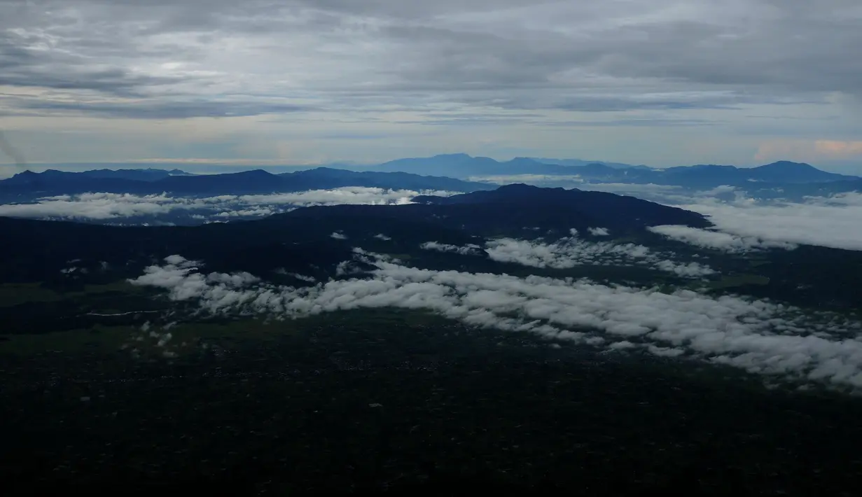Salah pemandangan dari lereng Gunung Kerinci. Foto diambil pada 15 Mei 2015. (Liputan6.com/Helmi Fithriansyah)
