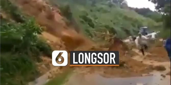 VIDEO: Viral Detik-Detik Warga Hampir Terkena Tanah Longsor