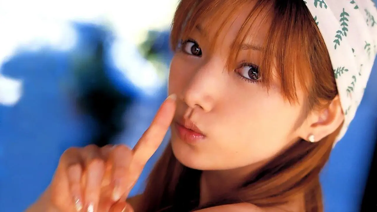 Penyanyi Maki Goto Pamer Foto Kehamilan
