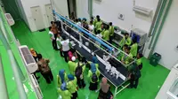 Para mahasiswa UIN Walisongo berkunjung ke markas ICK yang menjadi dapur pengembangan teknologi antisadap di Indonesia. (foto : liputan6.com/edhie prayitno ige)