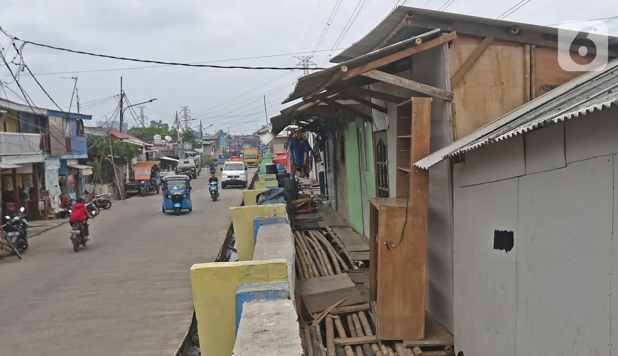 Suasana kawasan Kampung Tembok, Muara Angke, Jakarta Utara, Rabu (4/3/2020). Awalnya, warga Kampung Tembok mendirikan rumah gubuk dengan lahan sangat sempit sehingga banyak sampah menumpuk di kawasan tersebut. (Liputan6.com/Herman Zakharia)