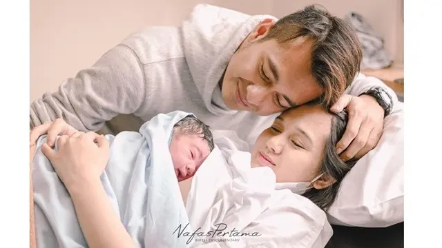 Eza Gionino dan Istri Dikaruniai Anak Kedua, Ini 7 Potret Perjalanan Kehamilannya