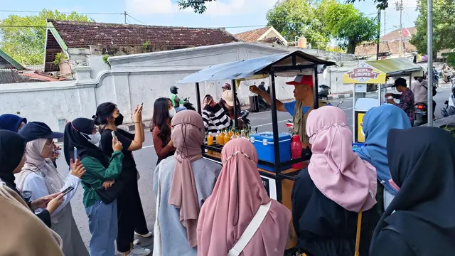 Peserta Minum Jamu