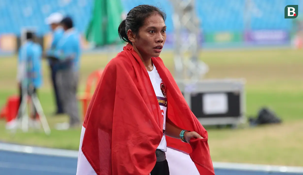 Sementara pada SEA Games 2023 Kamboja lalu, Odekta Naibaho adalah peraih medali perunggu pada nomor lari 10.000 meter putri. (Bola.com/Abdul Aziz)
