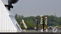  Wakil Presiden Jusuf Kalla menjadi inspektur upacara pada peringatan Hari Pahlawan Nasional di Taman Makam Pahlawan Kalibata, Jakarta, Senin (10/11/2014)(Liputan6.com/Johan Tallo)