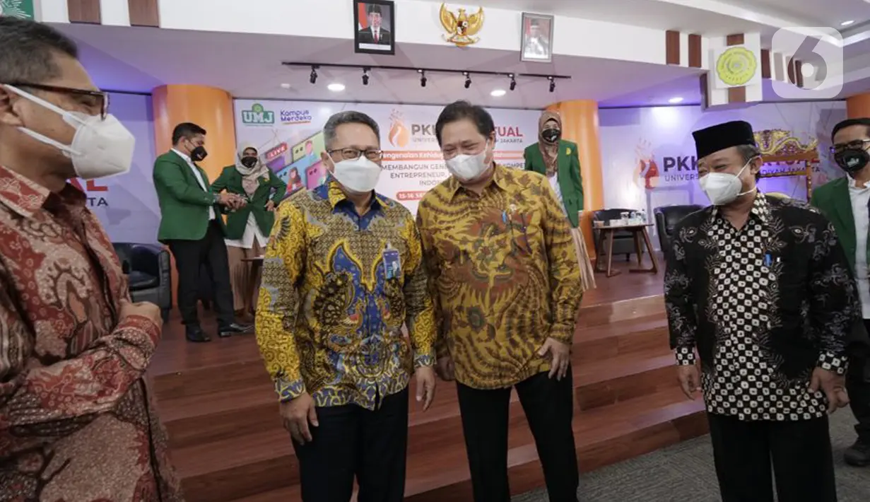 Bantuan meubelair inkubasi bisnis untuk UMJ guna membantu mencetak wirausahawan baru yang berkualitas. Pemerintah juga memberi dukungan pengembangan talenta digital melalui Gerakan Nasional Literasi Digital, Digital Talent Scholarship, dan Digital Leadership Academy. (Liputan6.com/HO/Iqbal)