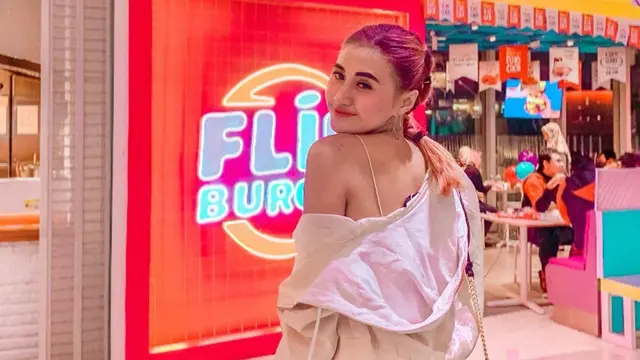 6 Pesona Camelia Putri, Pedangdut asal Surabaya Bak Idol Korea