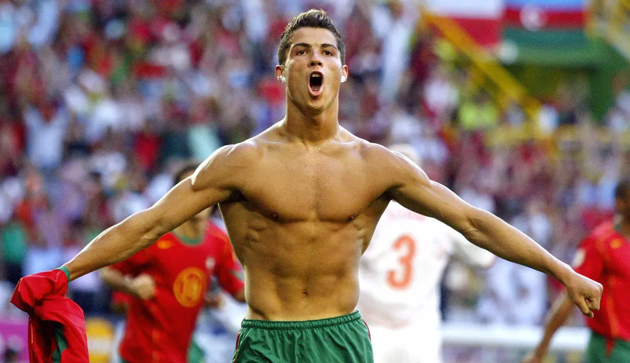 Jika Portugal dapat melenggang ke babak final dan Ronaldo mencetak gol di pertandingan itu, maka dapat dipastikan bahwa dirinya akan menjadi pemain tertua yang pernah mencetak gol di babak final Piala Eropa. (Foto: AFP/Francois Guillot)
