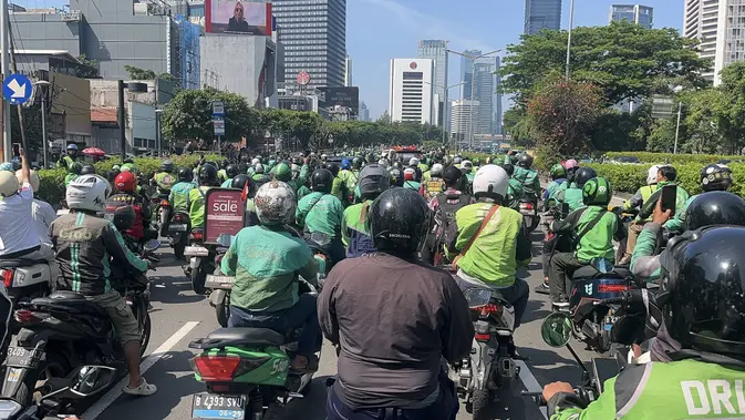 Iring-Iringan Ojol Antar Jenazah Affan Kurniawan yang Tewas Ditabrak Brimob ke TPU Karet Bivak