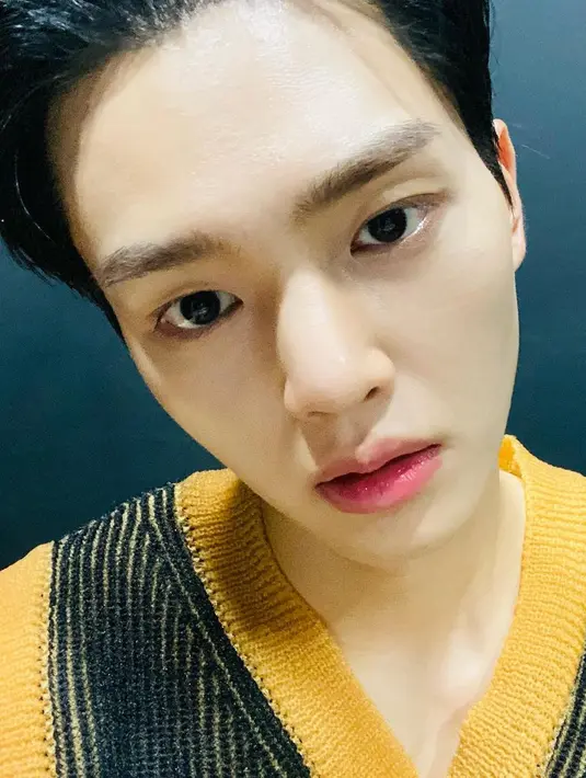 Meskipun sudah hampir memasuki usia 30 tahun, paras tampan dan menggemaskan Song Kang tetap saja memesona. (FOTO: instagram.com/songkang_b)