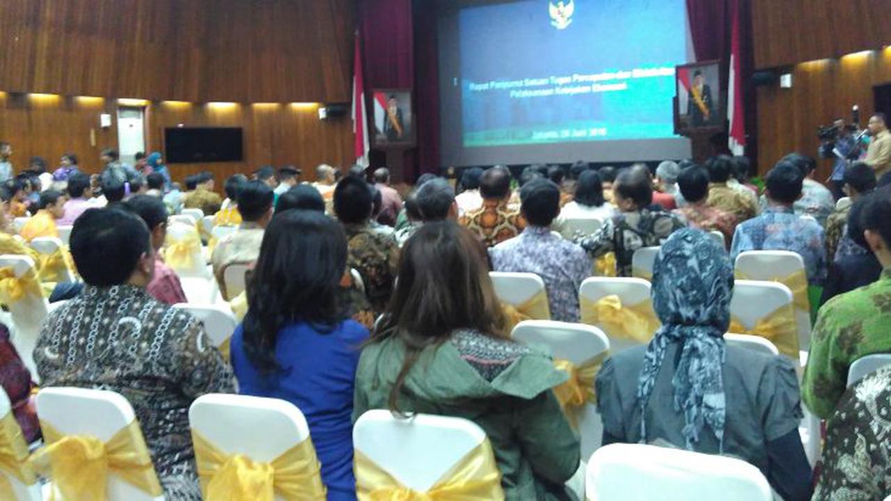 Rapat Paripurna Satgas Percepatan dan Efektivitas Pelaksanaan Paket Kebijakan Ekonomi